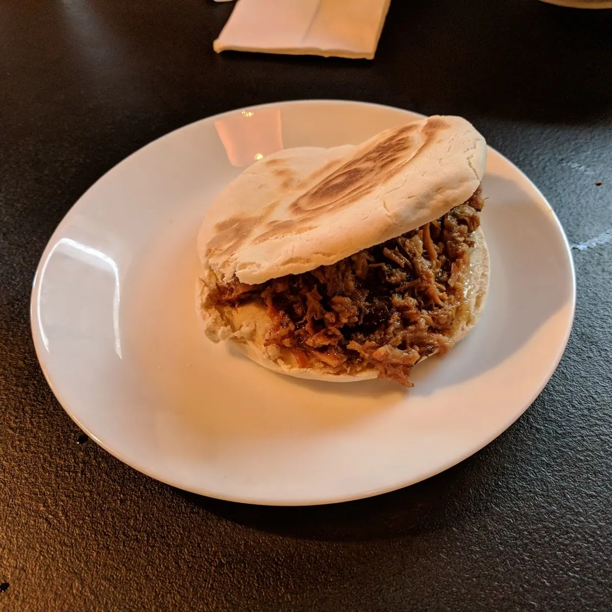 by-gee-mo pork bun 肉夹馍